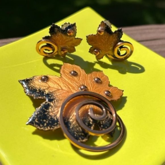VTG MATISSE Copper Enamel Oak Leaf Brooch Earrings SET - Picture 1 of 10